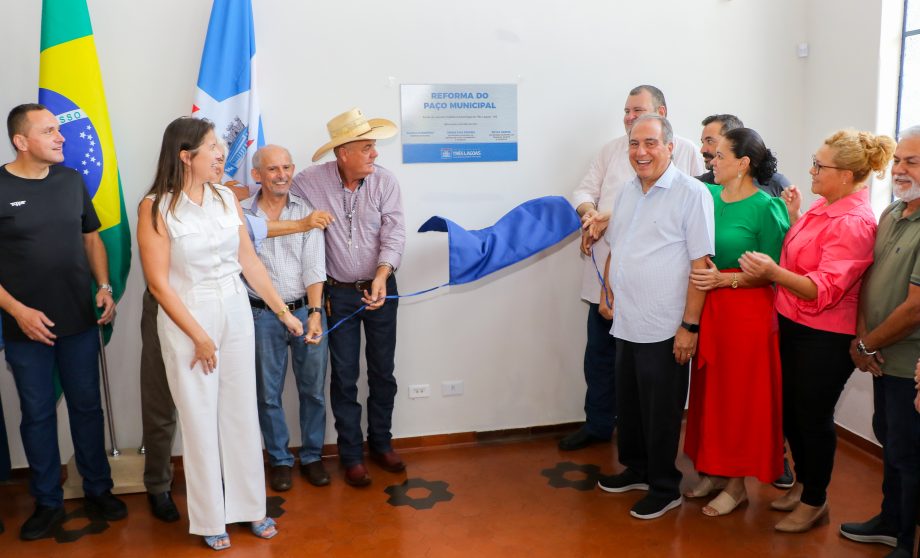 Prefeito Angelo Guerreiro inaugura Paço Municipal, asfalto da 2ª lagoa e anuncia iluminação em LED