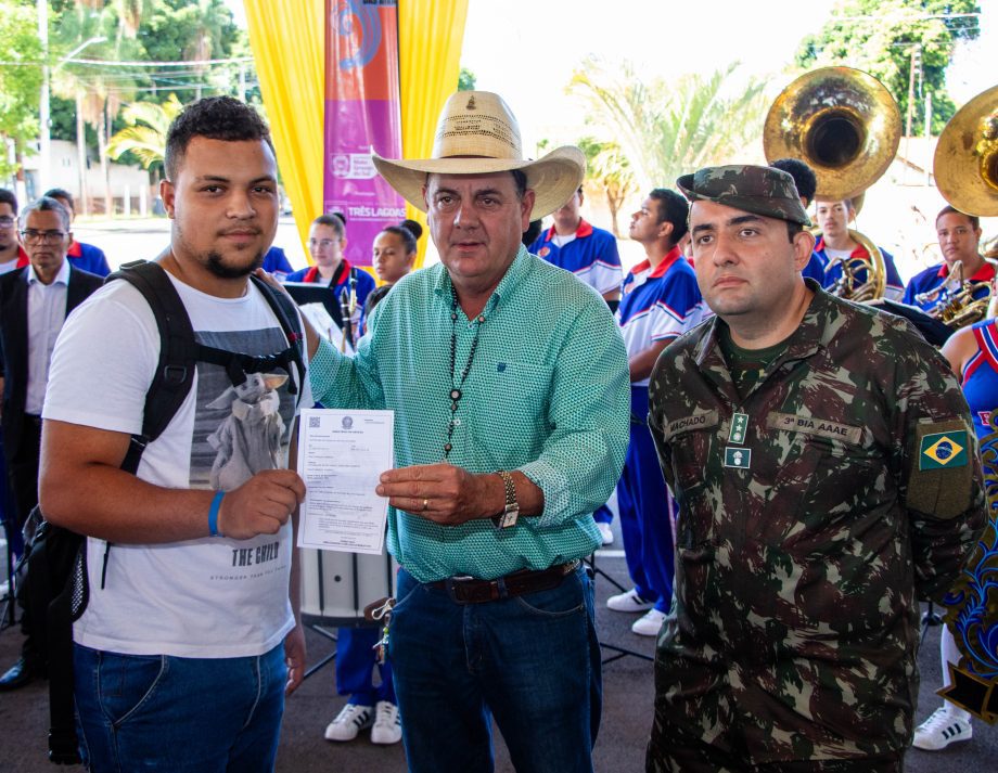 Angelo Guerreiro participa do Juramento à Bandeira da Junta Militar de Três Lagoas