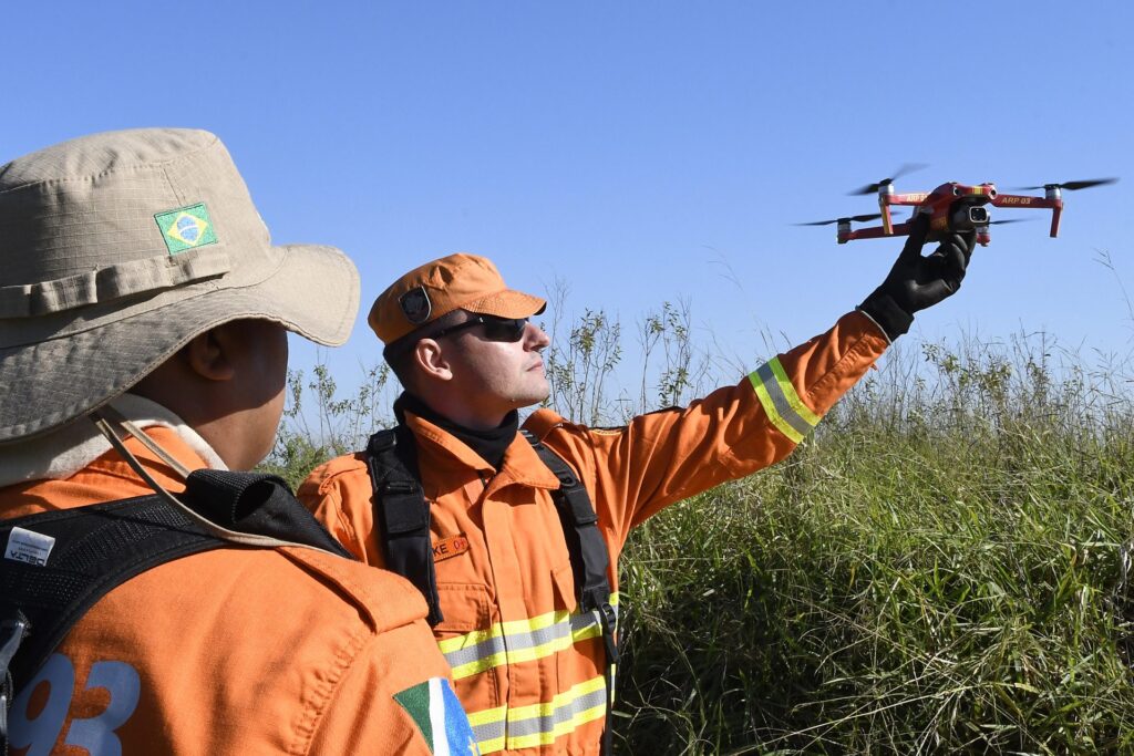 Com treinamento e tecnologia, atuação dos bombeiros é destaque no combate a incêndios florestais