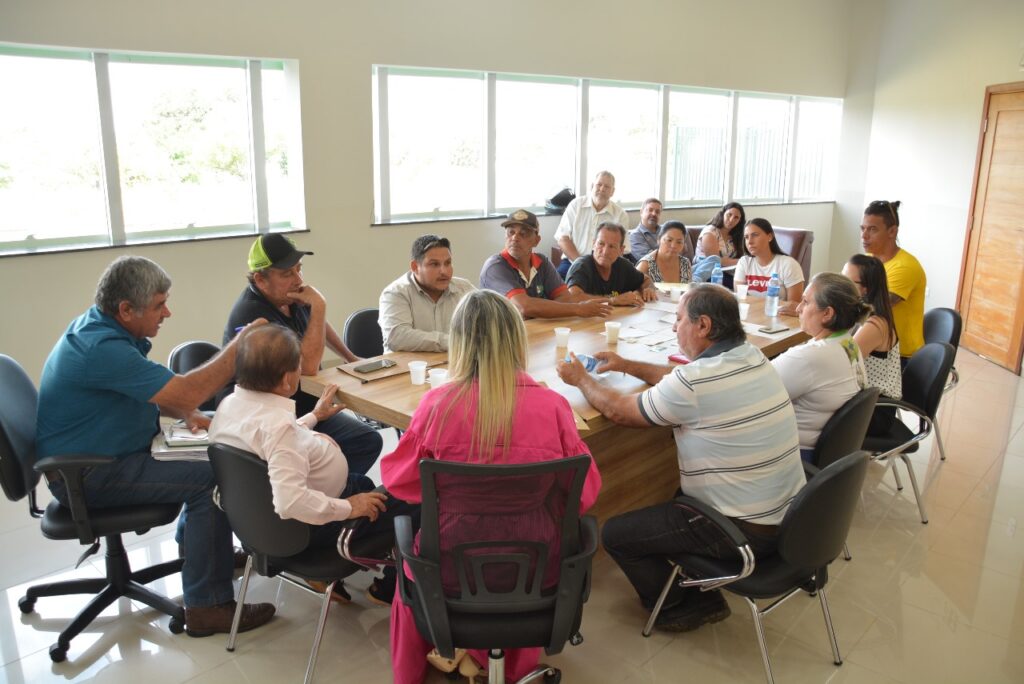 Reunião com secretariado discute sobre fiscalização de terrenos particulares com foco na prevenção ao Aedes Aegypti