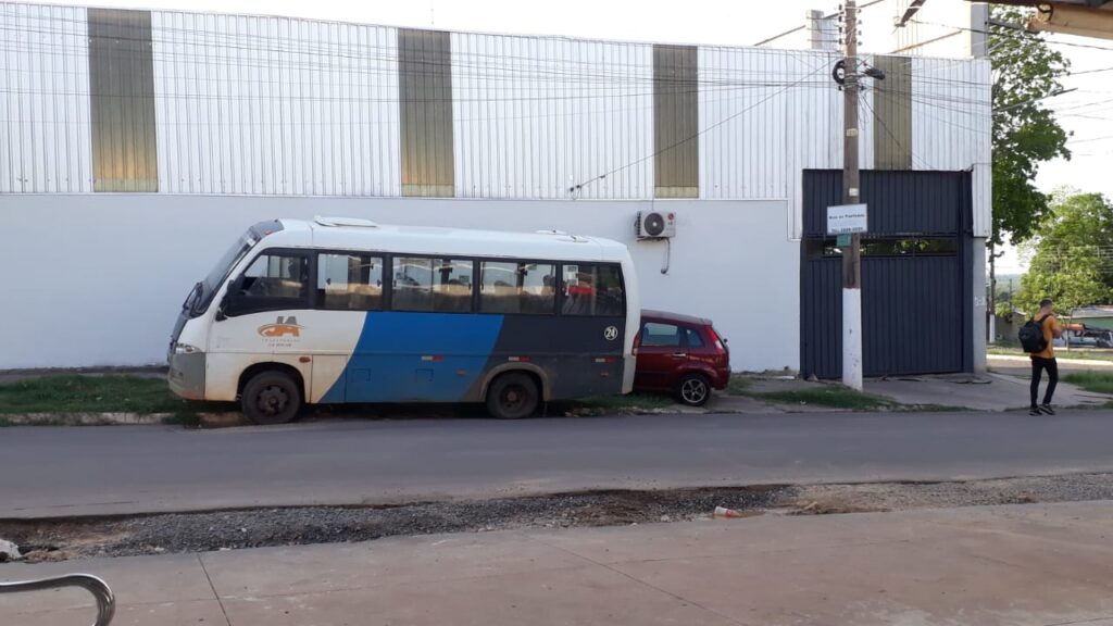 Polícia Civil recupera ônibus roubado em Goiás