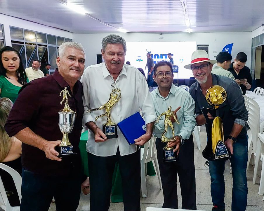 Equipe de futsal sub-20 participou da cerimônia de premiação dos melhores do ano da FFSMS