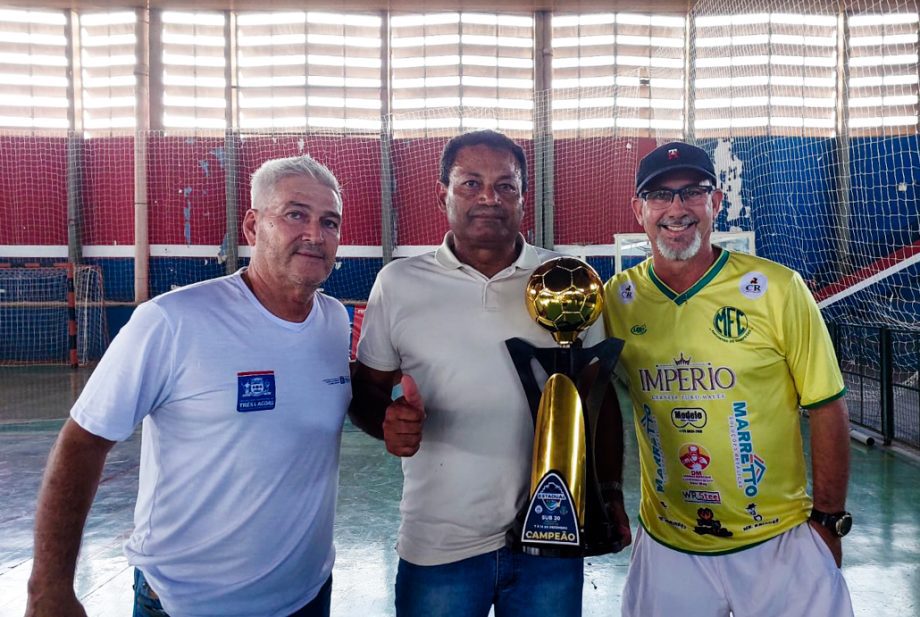 Equipe de futsal sub-20 participou da cerimônia de premiação dos melhores do ano da FFSMS