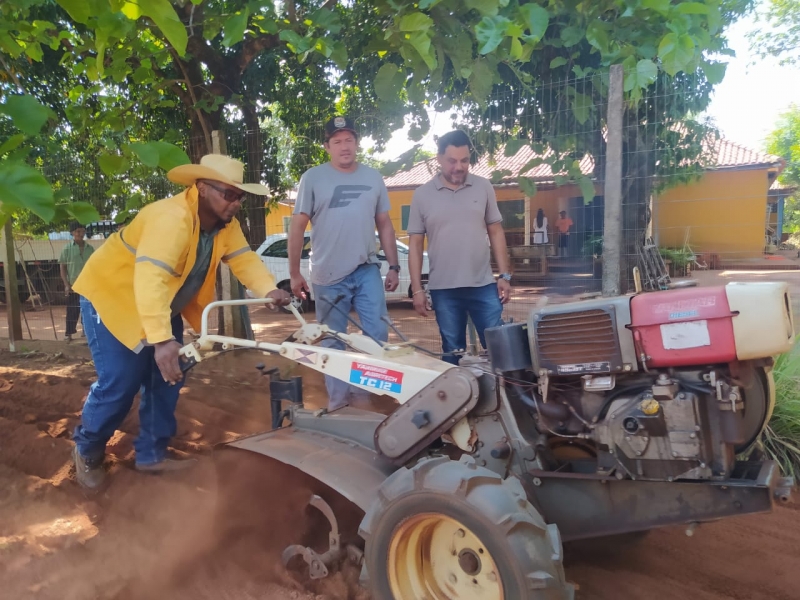 Prefeitura de Brasilândia entrega mudas para plantio de horta no ILPI