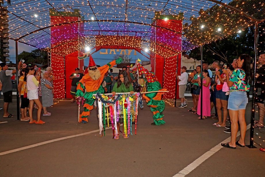 Três-lagoenses se despediram da Cidade do Natal com apresentação da Folia de Reis