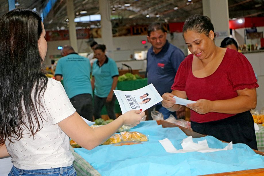 VISAT e RAPS promovem ação pelo Janeiro Branco na Feira Central Turística