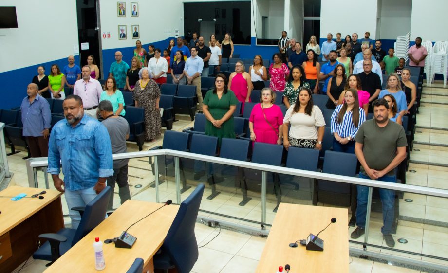 Novos conselheiros tutelares foram empossados em cerimônia solene na Câmara Municipal