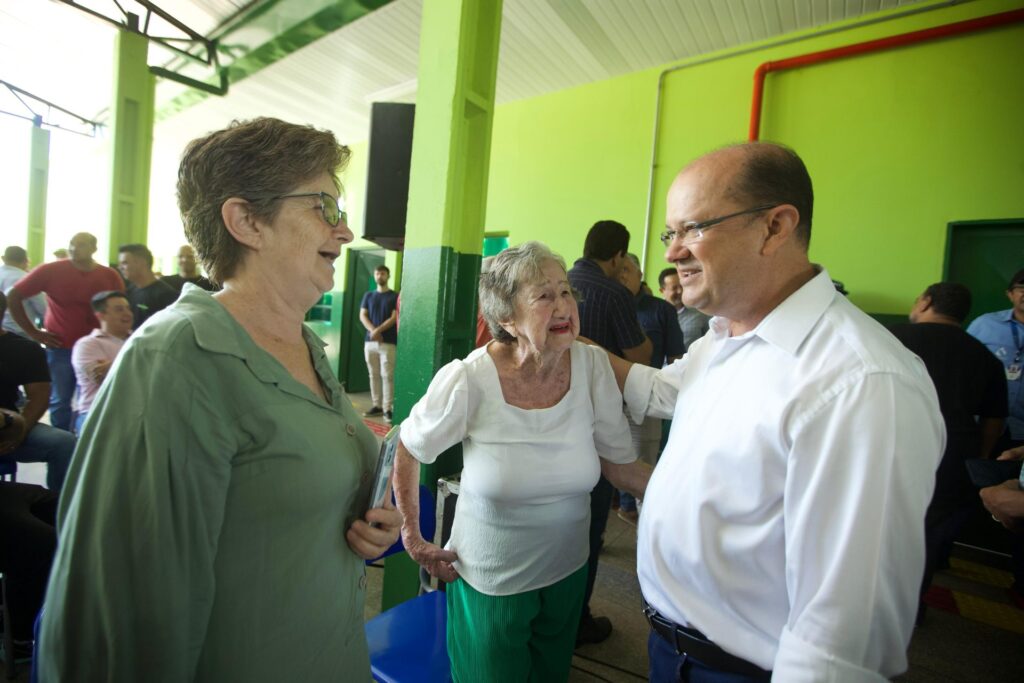 Governador em exercício entrega obras em Caarapó e autoriza ampliação da rede de saneamento
