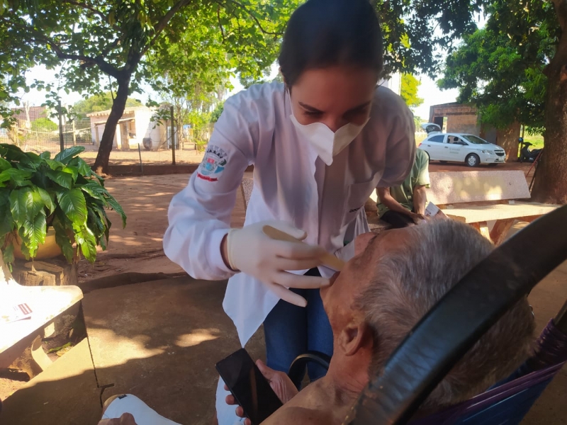 Saúde de Brasilândia realiza atendimento bucal em idosos do ILPI