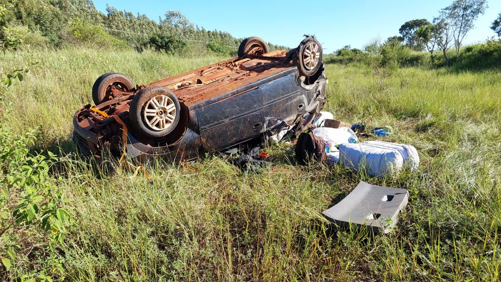 Homem morre após capotamento de carro com contrabando na MS-395, entre Bataguassu e Brasilândia