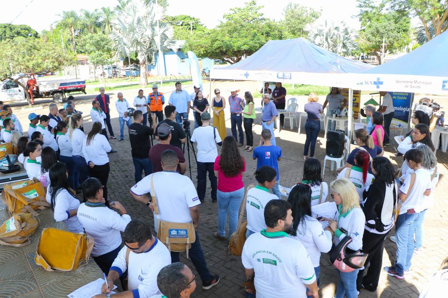 LUTA CONTRA A DENGUE – Prefeitura promoveu ação de mobilização e combate ao Aedes aegypti na área central