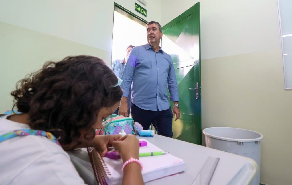 Com foco na educação moderna e de qualidade, Governo entrega reforma de escola em Ribas do Rio Pardo