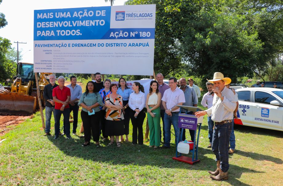 Prefeito Angelo Guerreiro assina ordem de serviço de asfalto e drenagem no Distrito do Arapuá