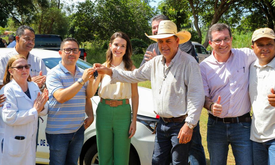 Prefeito Angelo Guerreiro assina ordem de serviço de asfalto e drenagem no Distrito do Arapuá