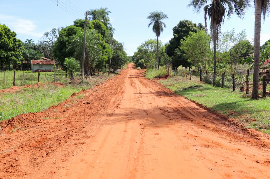 Prefeito Angelo Guerreiro assina ordem de serviço de asfalto e drenagem no Distrito do Arapuá