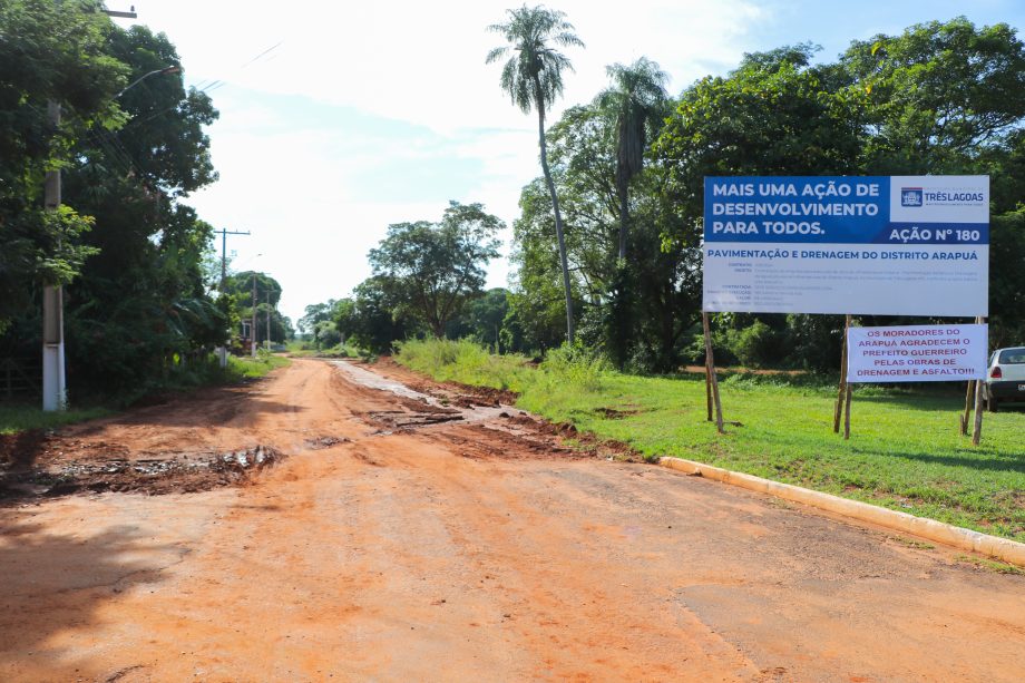 Prefeito Angelo Guerreiro assina ordem de serviço de asfalto e drenagem no Distrito do Arapuá