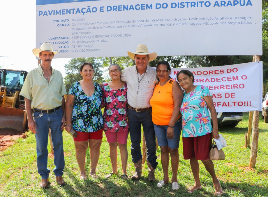 Prefeito Angelo Guerreiro assina ordem de serviço de asfalto e drenagem no Distrito do Arapuá