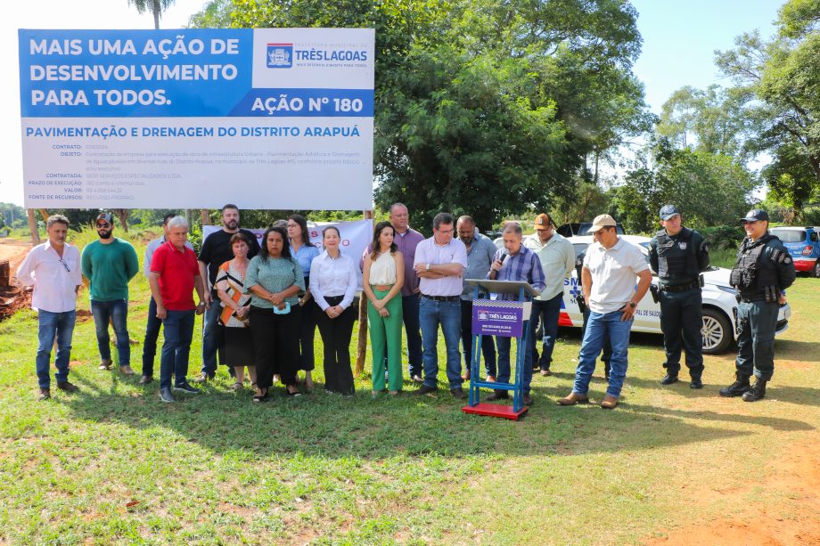 Prefeito Angelo Guerreiro assina ordem de serviço de asfalto e drenagem no Distrito do Arapuá