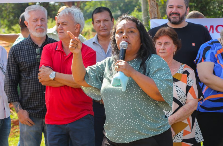 Prefeito Angelo Guerreiro assina ordem de serviço de asfalto e drenagem no Distrito do Arapuá