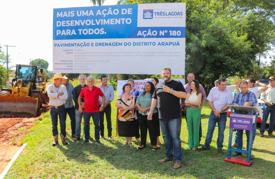 Prefeito Angelo Guerreiro assina ordem de serviço de asfalto e drenagem no Distrito do Arapuá