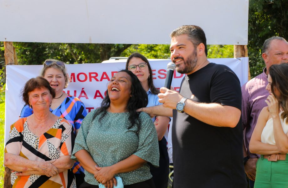 Prefeito Angelo Guerreiro assina ordem de serviço de asfalto e drenagem no Distrito do Arapuá