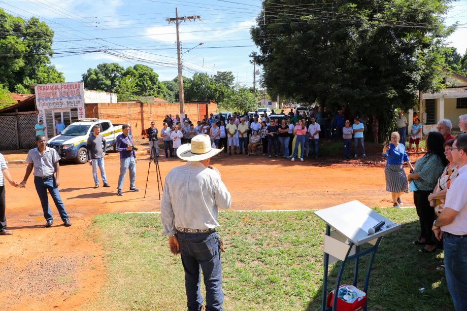 Prefeito Angelo Guerreiro assina ordem de serviço de asfalto e drenagem no Distrito do Arapuá