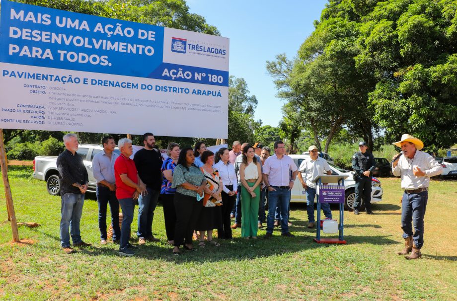 Prefeito Angelo Guerreiro assina ordem de serviço de asfalto e drenagem no Distrito do Arapuá