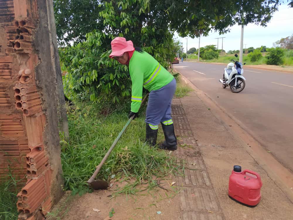 Serviços Urbanos de Brasilândia realiza serviço de roçagem e limpeza na Cidade