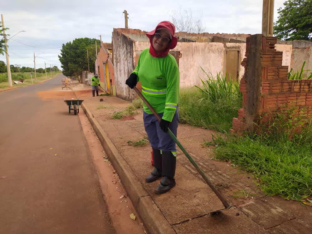 Serviços Urbanos de Brasilândia realiza serviço de roçagem e limpeza na Cidade