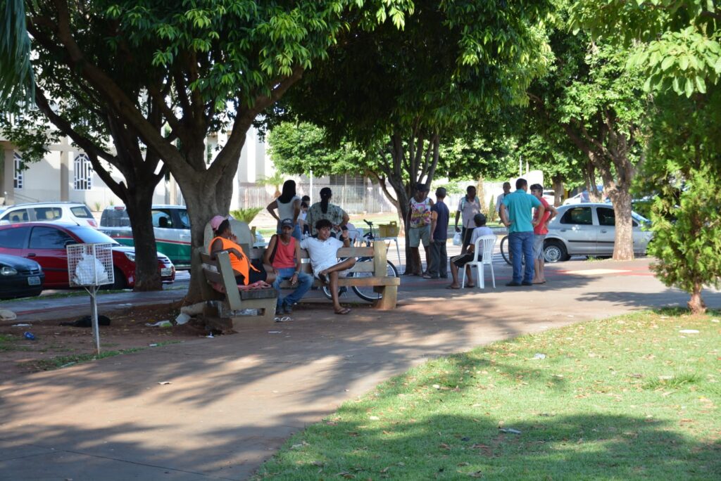 Em abordagem, Saúde disponibiliza testes rápidos e orientações para pessoas em situação de rua em Bataguassu