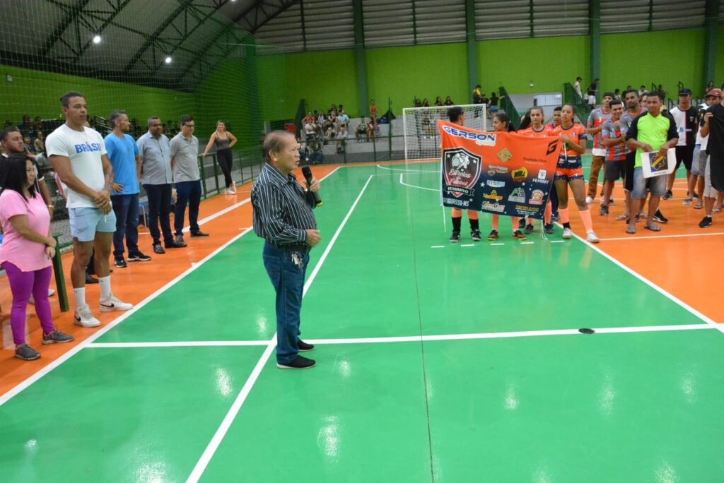 Prefeito Akira prestigia abertura do Campeonato Municipal de Futsal Adulto em Bataguassu