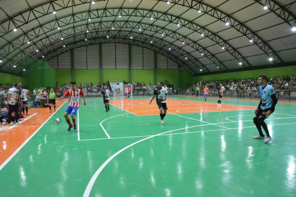 Prefeito Akira prestigia abertura do Campeonato Municipal de Futsal Adulto em Bataguassu