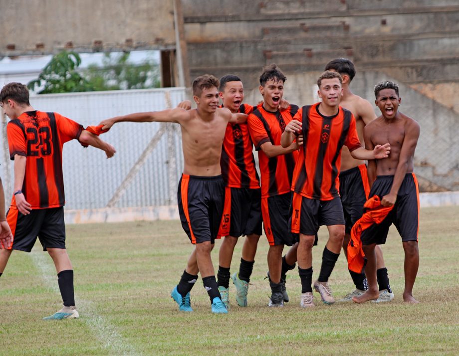 E.F. Pedrinho e EFMC Recanto do Galo são os campeões do Campeonato Municipal de Futebol Categoria de Base sub-11 e sub-15