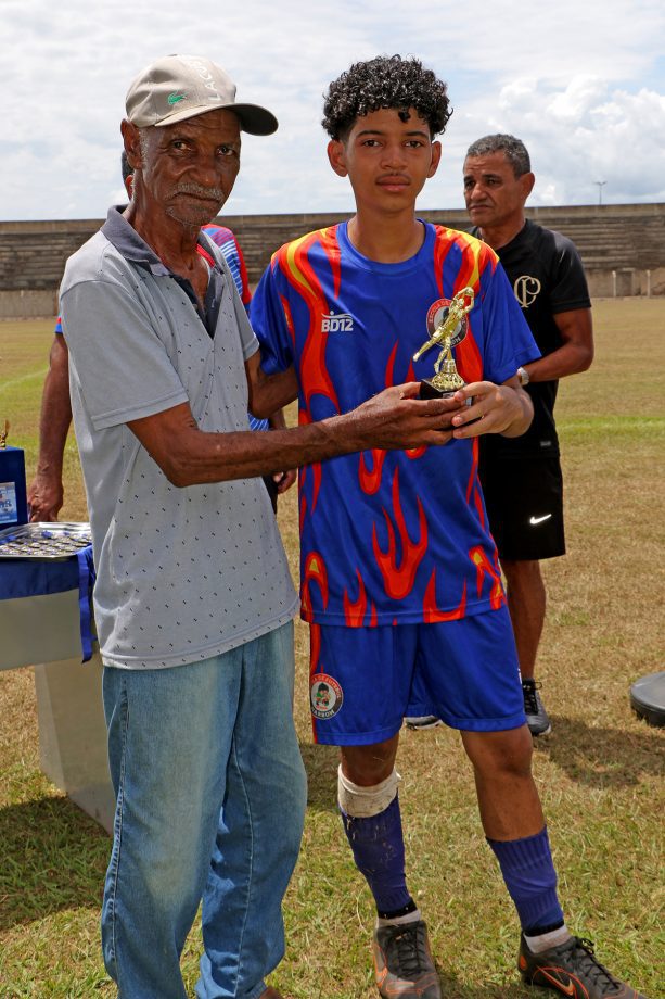 E.F. Pedrinho e EFMC Recanto do Galo são os campeões do Campeonato Municipal de Futebol Categoria de Base sub-11 e sub-15