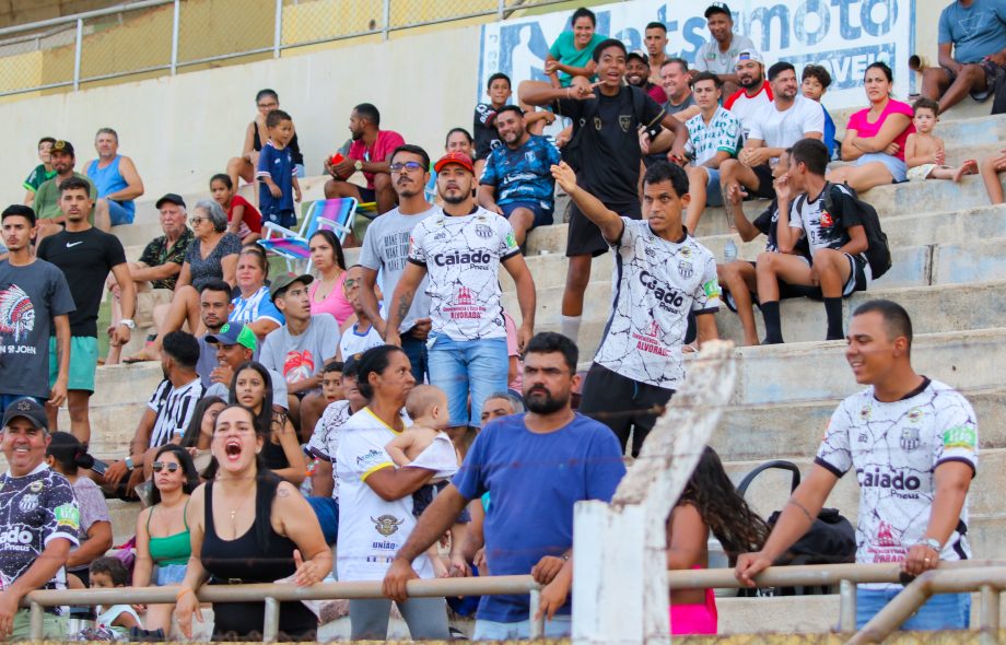 E.F. Pedrinho e EFMC Recanto do Galo são os campeões do Campeonato Municipal de Futebol Categoria de Base sub-11 e sub-15