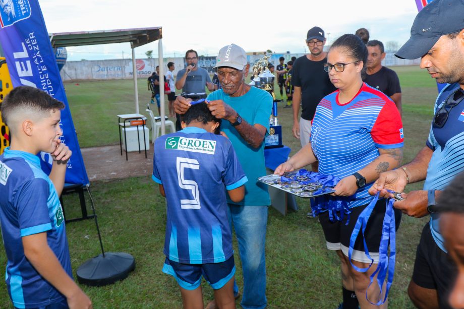 E.F. Pedrinho e EFMC Recanto do Galo são os campeões do Campeonato Municipal de Futebol Categoria de Base sub-11 e sub-15