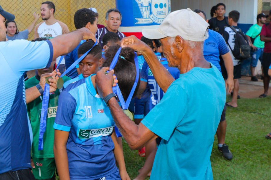 E.F. Pedrinho e EFMC Recanto do Galo são os campeões do Campeonato Municipal de Futebol Categoria de Base sub-11 e sub-15