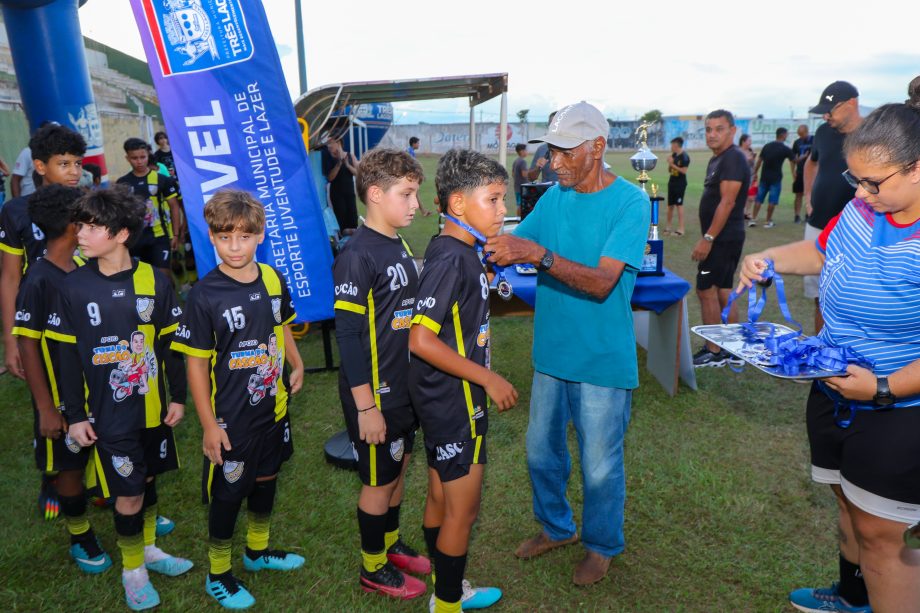 E.F. Pedrinho e EFMC Recanto do Galo são os campeões do Campeonato Municipal de Futebol Categoria de Base sub-11 e sub-15