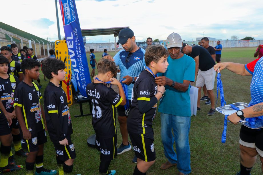 E.F. Pedrinho e EFMC Recanto do Galo são os campeões do Campeonato Municipal de Futebol Categoria de Base sub-11 e sub-15