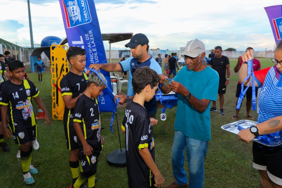 E.F. Pedrinho e EFMC Recanto do Galo são os campeões do Campeonato Municipal de Futebol Categoria de Base sub-11 e sub-15