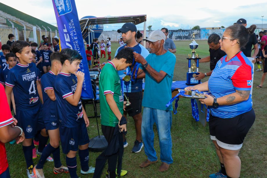 E.F. Pedrinho e EFMC Recanto do Galo são os campeões do Campeonato Municipal de Futebol Categoria de Base sub-11 e sub-15