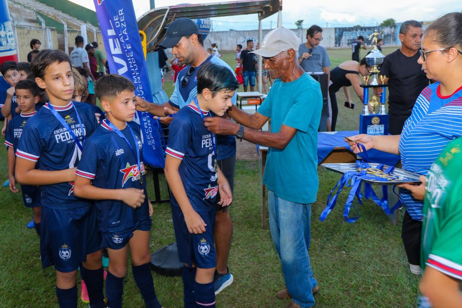 E.F. Pedrinho e EFMC Recanto do Galo são os campeões do Campeonato Municipal de Futebol Categoria de Base sub-11 e sub-15