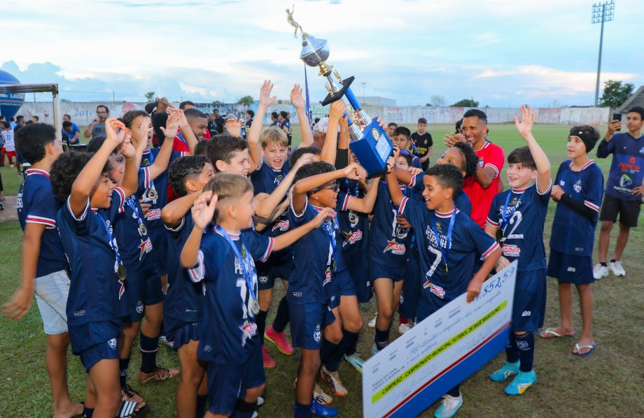 E.F. Pedrinho e EFMC Recanto do Galo são os campeões do Campeonato Municipal de Futebol Categoria de Base sub-11 e sub-15