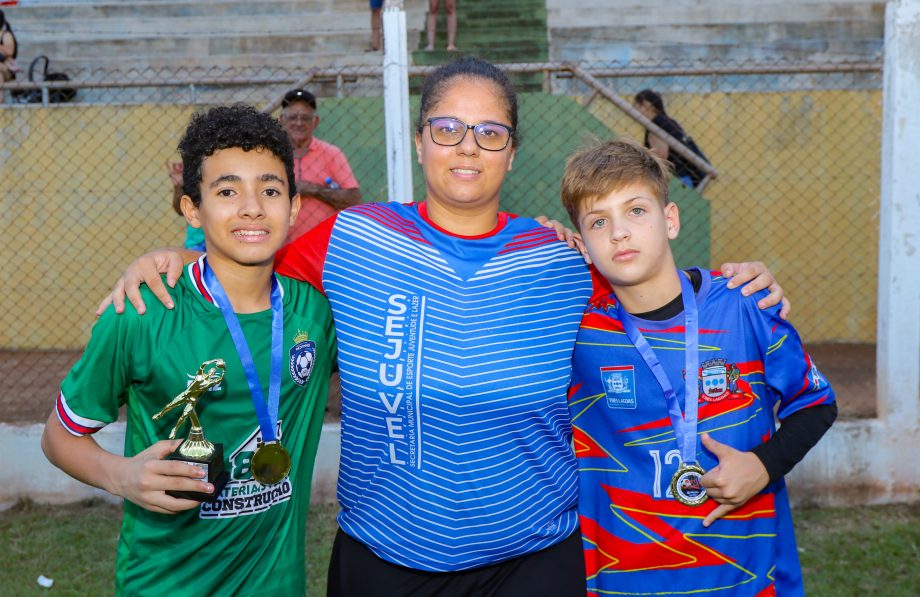 E.F. Pedrinho e EFMC Recanto do Galo são os campeões do Campeonato Municipal de Futebol Categoria de Base sub-11 e sub-15