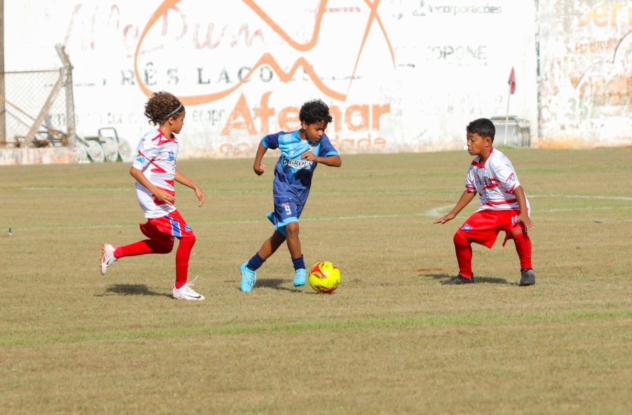 E.F. Pedrinho e EFMC Recanto do Galo são os campeões do Campeonato Municipal de Futebol Categoria de Base sub-11 e sub-15