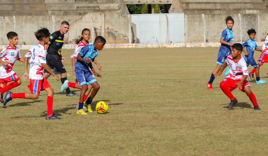 E.F. Pedrinho e EFMC Recanto do Galo são os campeões do Campeonato Municipal de Futebol Categoria de Base sub-11 e sub-15