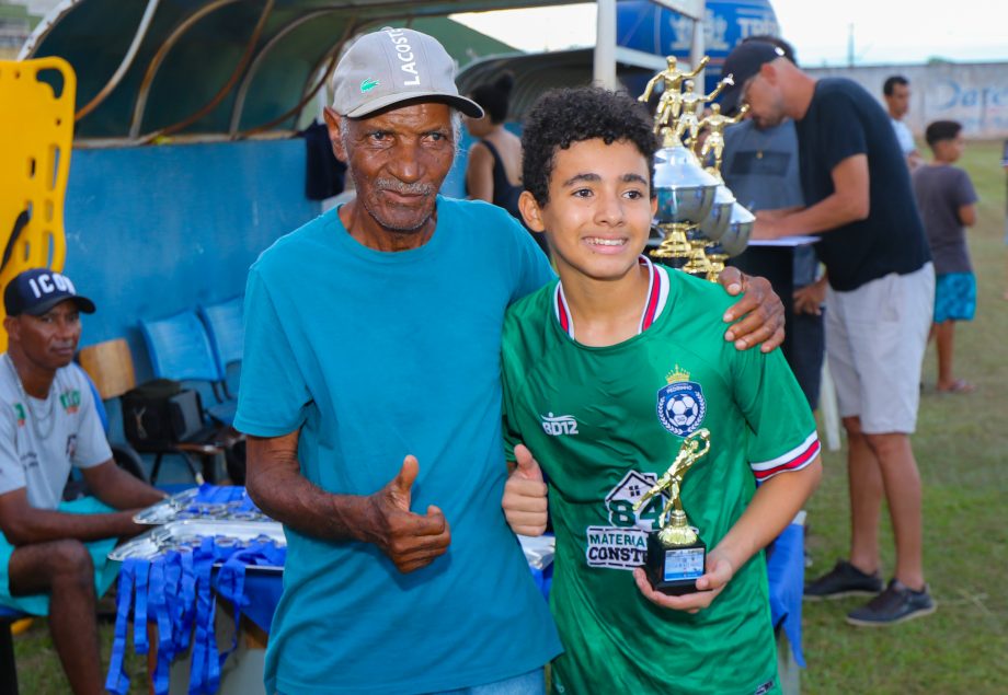 E.F. Pedrinho e EFMC Recanto do Galo são os campeões do Campeonato Municipal de Futebol Categoria de Base sub-11 e sub-15