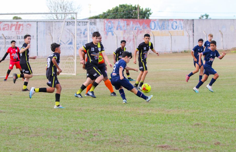 E.F. Pedrinho e EFMC Recanto do Galo são os campeões do Campeonato Municipal de Futebol Categoria de Base sub-11 e sub-15