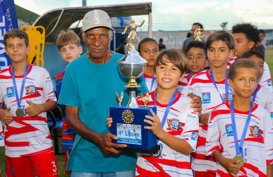 E.F. Pedrinho e EFMC Recanto do Galo são os campeões do Campeonato Municipal de Futebol Categoria de Base sub-11 e sub-15