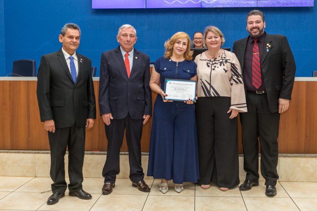 Rotarianos são homenageados em solenidade